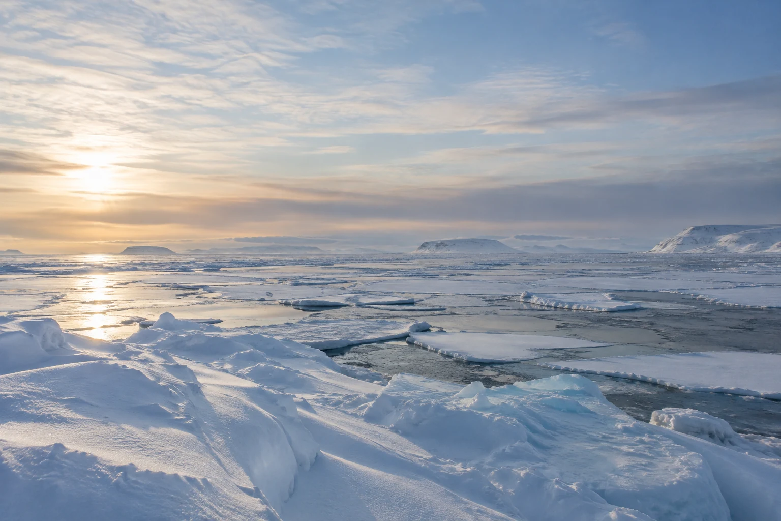 KI-Bild zur Illustration. Allgemeine arktische Landschaft, kein Inuit-Kunstwerk und kein Ausstellungsbild.
