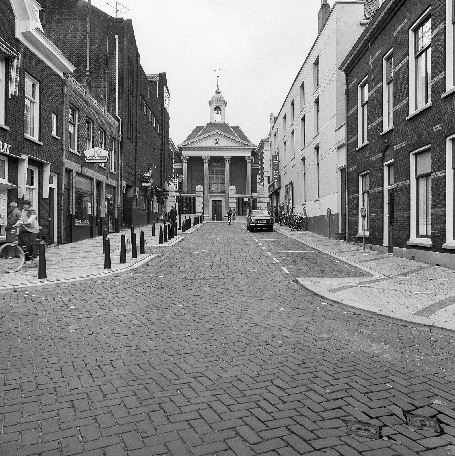 Historic view of Appelmarkt from Lange Haven in Schiedam (1982); not a photograph of Monopole.
