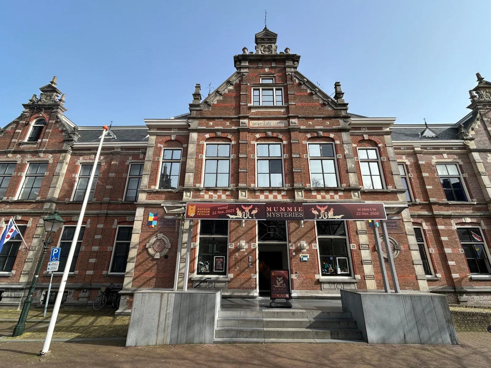 Façade du Natuurmuseum Fryslân dans l’ancien orphelinat municipal de Leeuwarden.