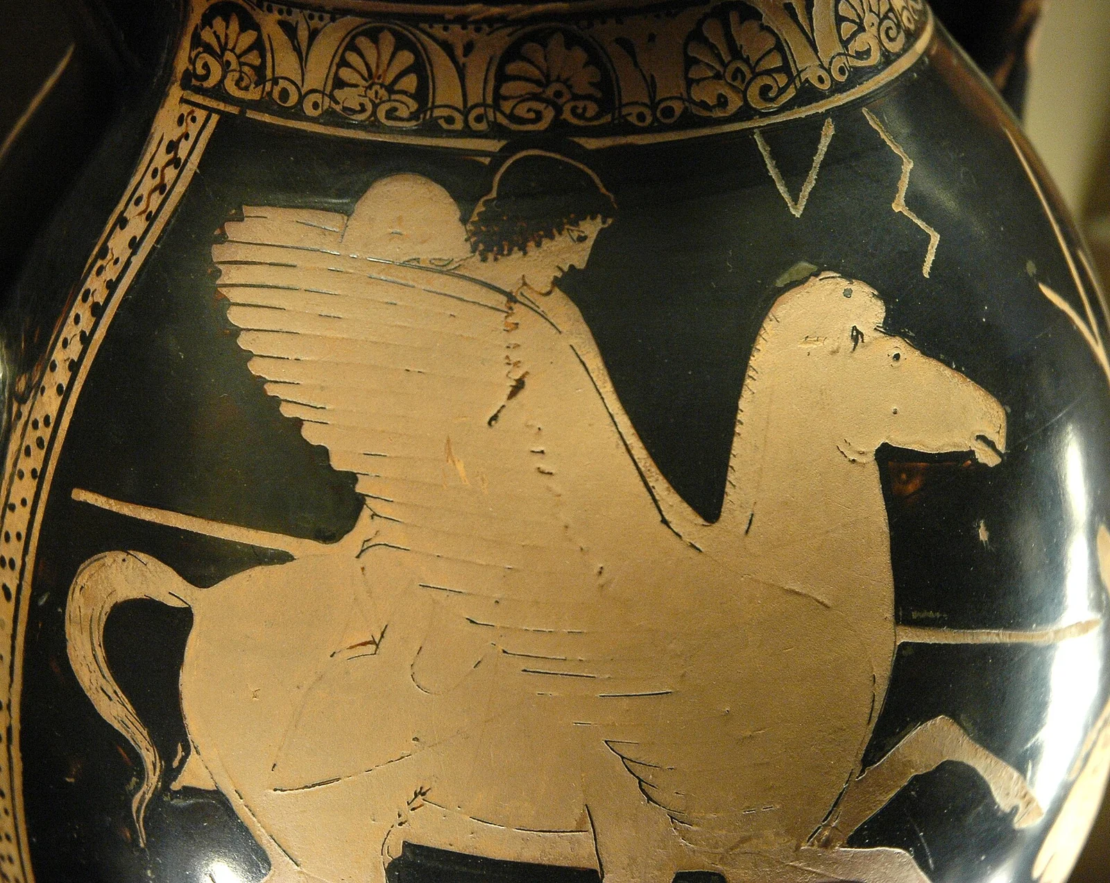 Pegasus met een ruiter op een Griekse vaas uit het Louvre (circa 440 voor Christus); geen object uit de Leidse tentoonstelling.