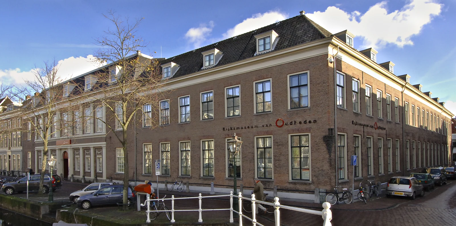 Die Fassade des Rijksmuseum van Oudheden in Leiden. Archivfoto 2012; keine Aufnahme der Ausstellung Die Schönheit der Buchstaben.