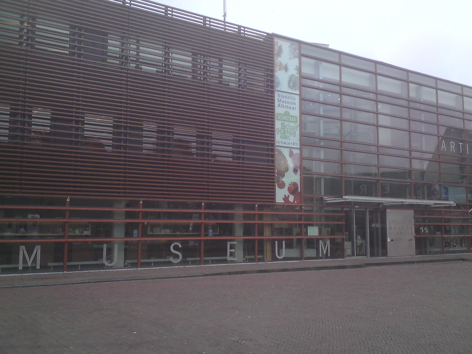 The facade of Stedelijk Museum Alkmaar facing a square.