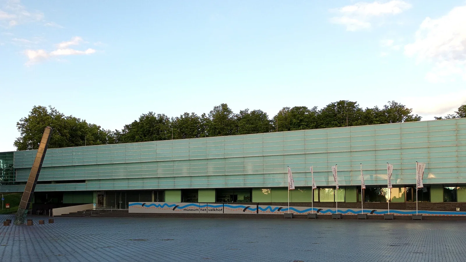 The museum building at the Kelfkensbos, seen from the square.