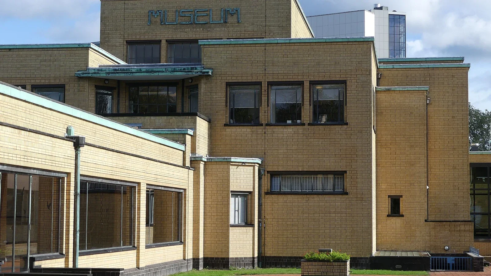 Brick exterior of Kunstmuseum Den Haag.