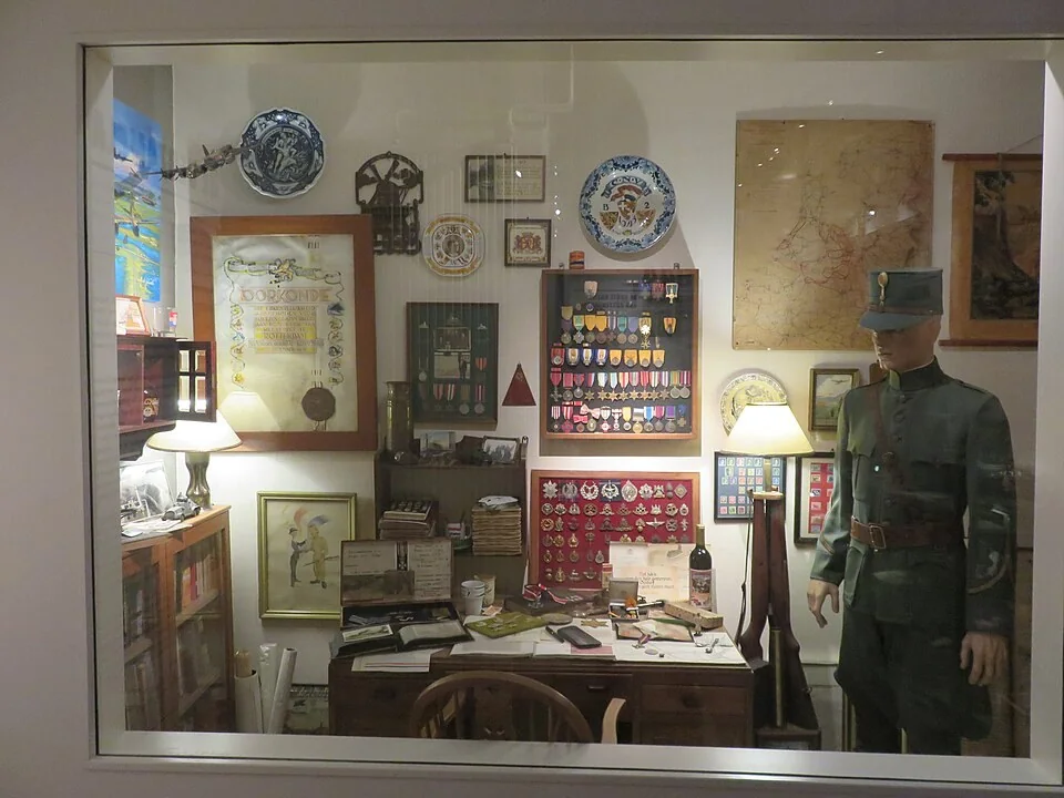 Museum Rotterdam 1940–1945 NU, vitrine