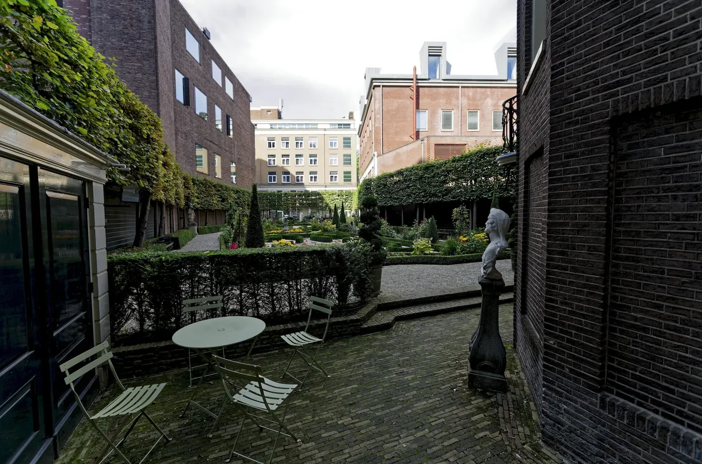 The canal garden of Huis Willet-Holthuysen.